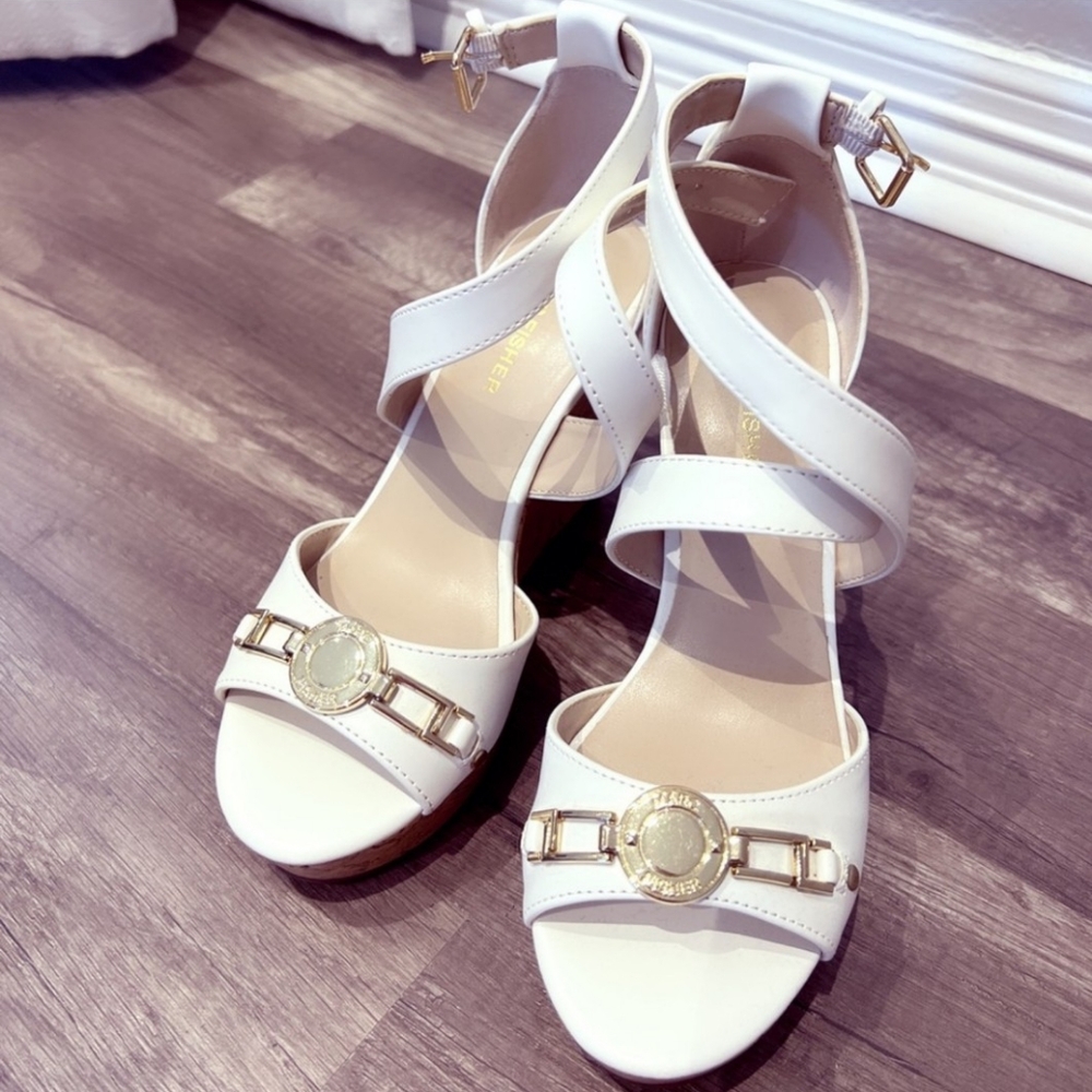 Marc Fisher white sandals size 6.5